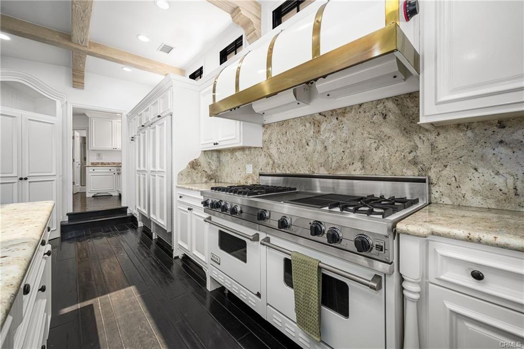 1541 Dolphin Terrace - Photo 2 of 8