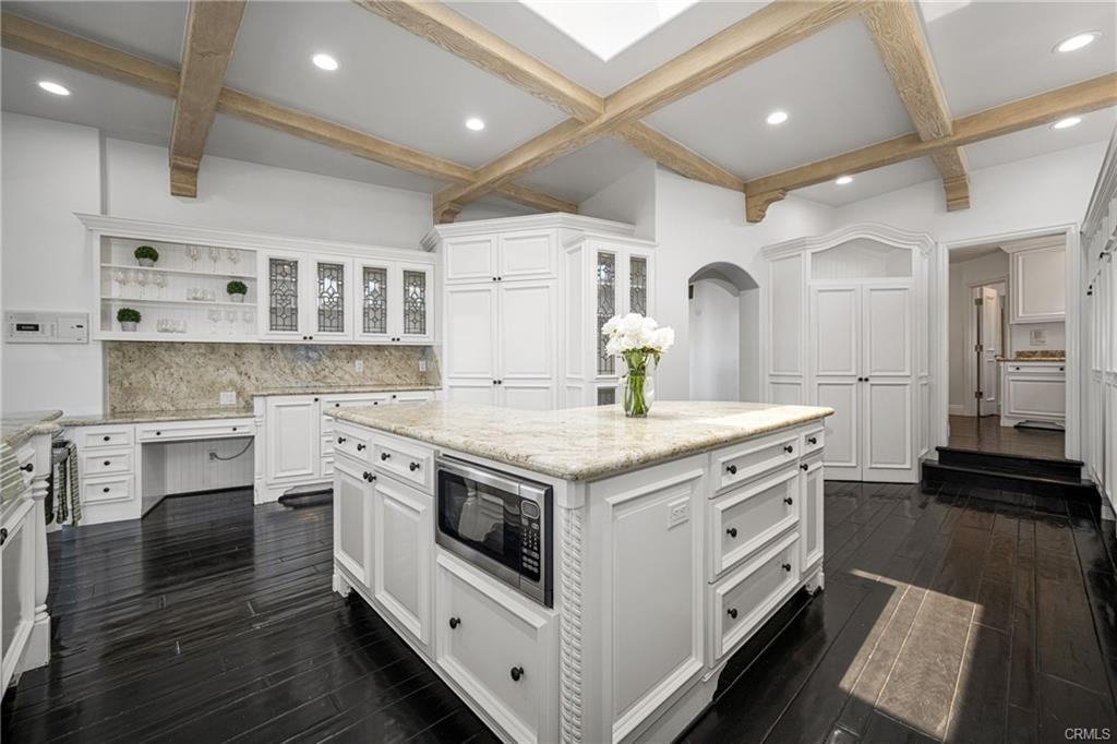 1541 Dolphin Terrace - Photo 3 of 8