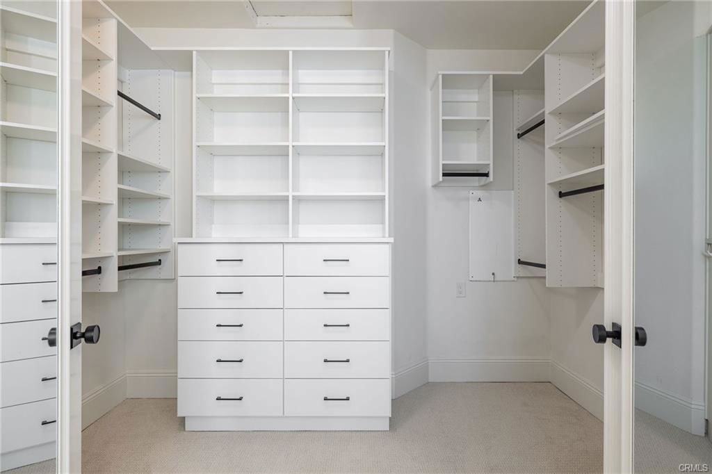 17 Colonial Drive - Photo 3 of 8