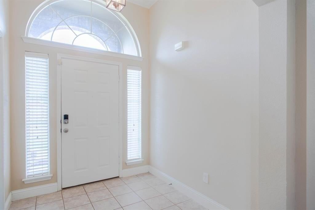 4929 Spur Ridge Court - Photo 5 of 34