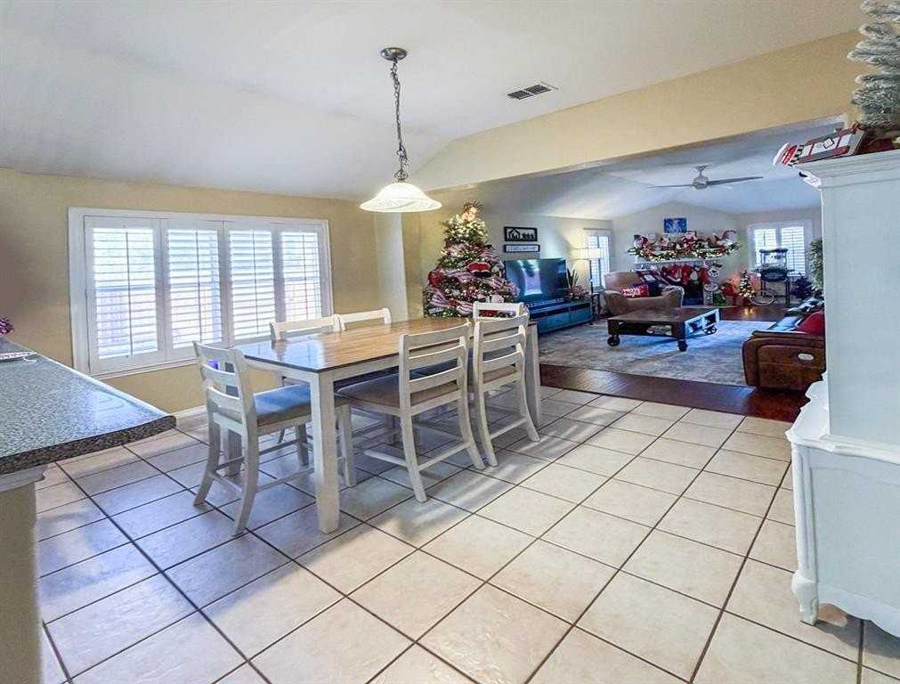 9301 Norfolk Lane - Photo 7 of 25