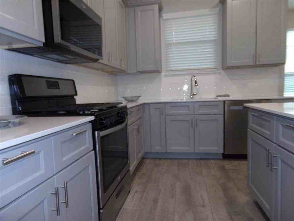 1748 Redding St - Photo 6 of 33