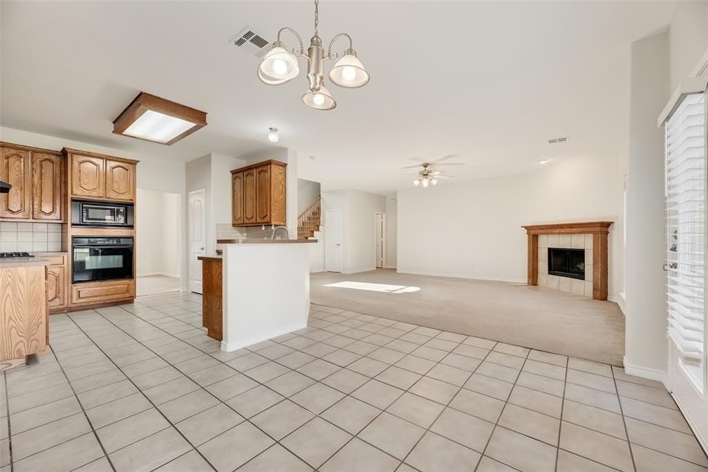 8004 Laughing Waters Trail - Photo 7 of 24