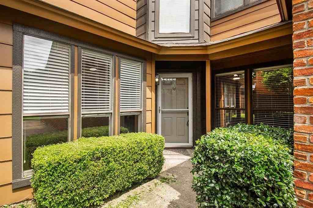 1609 Brentwood Drive - Photo 3 of 31