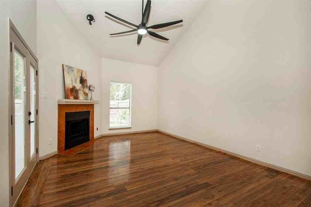 1609 Brentwood Drive - Photo 5 of 31