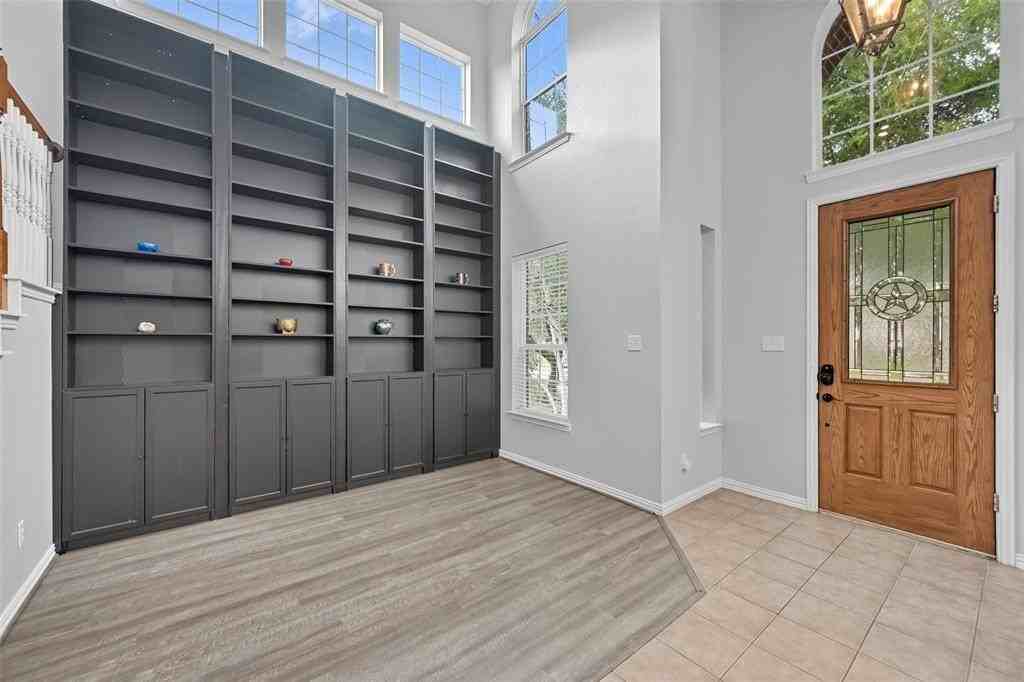 11577 Mansfield Drive - Photo 3 of 37