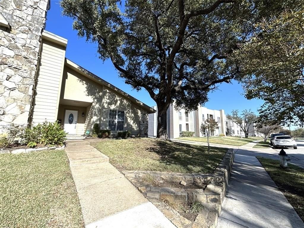 9461 Timberleaf Drive - Photo 4 of 27