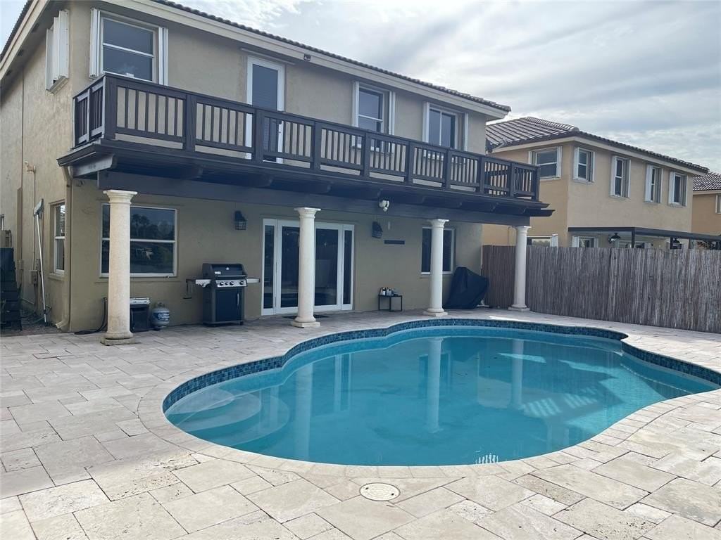 414 Southwest 205th Avenue - Photo 2 of 14