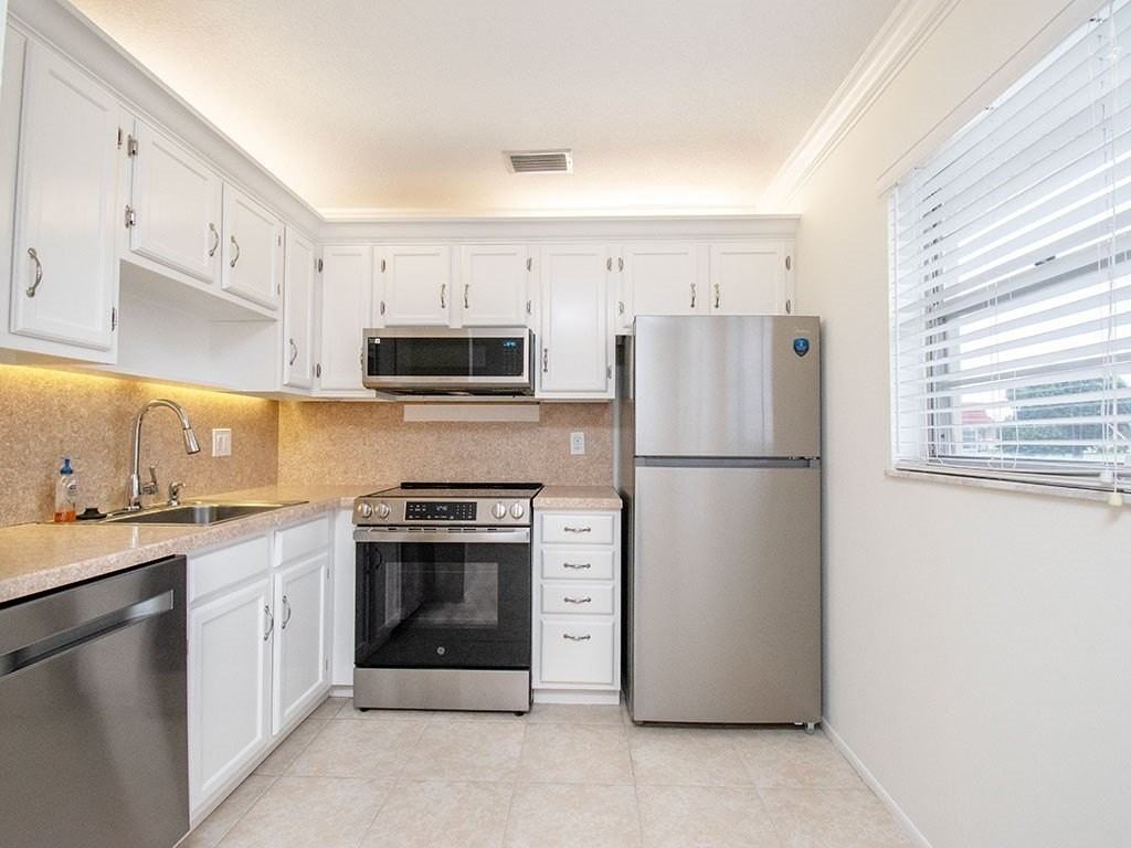 28 Pine Arbor Lane #206 - Photo 2 of 30