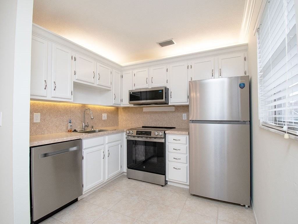 28 Pine Arbor Lane #206 - Photo 3 of 30