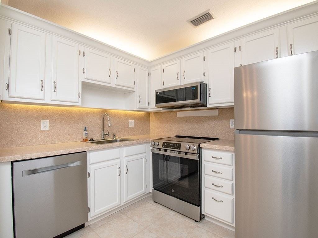 28 Pine Arbor Lane #206 - Photo 4 of 30