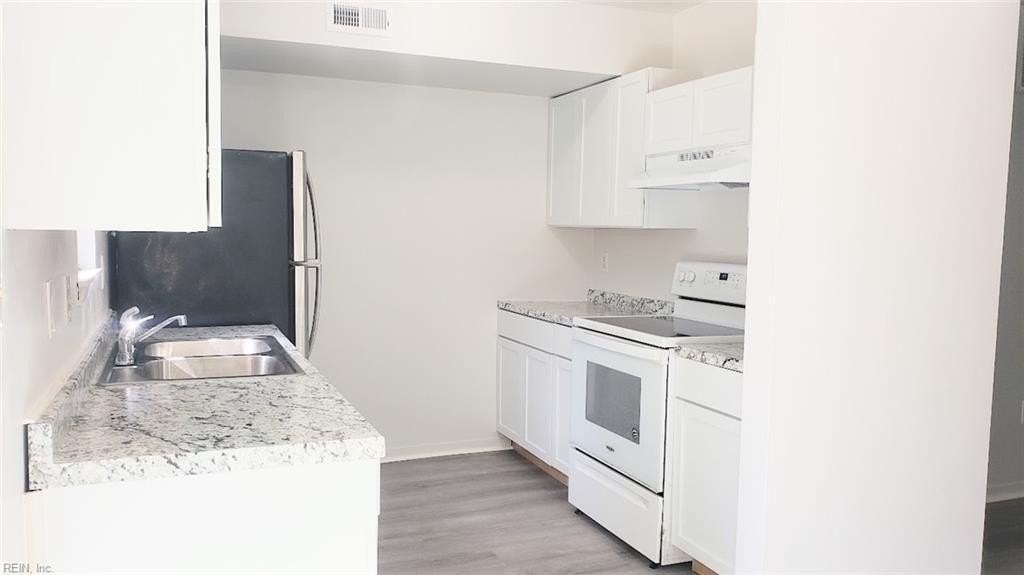 12755 Woodside Ln - Photo 4 of 10