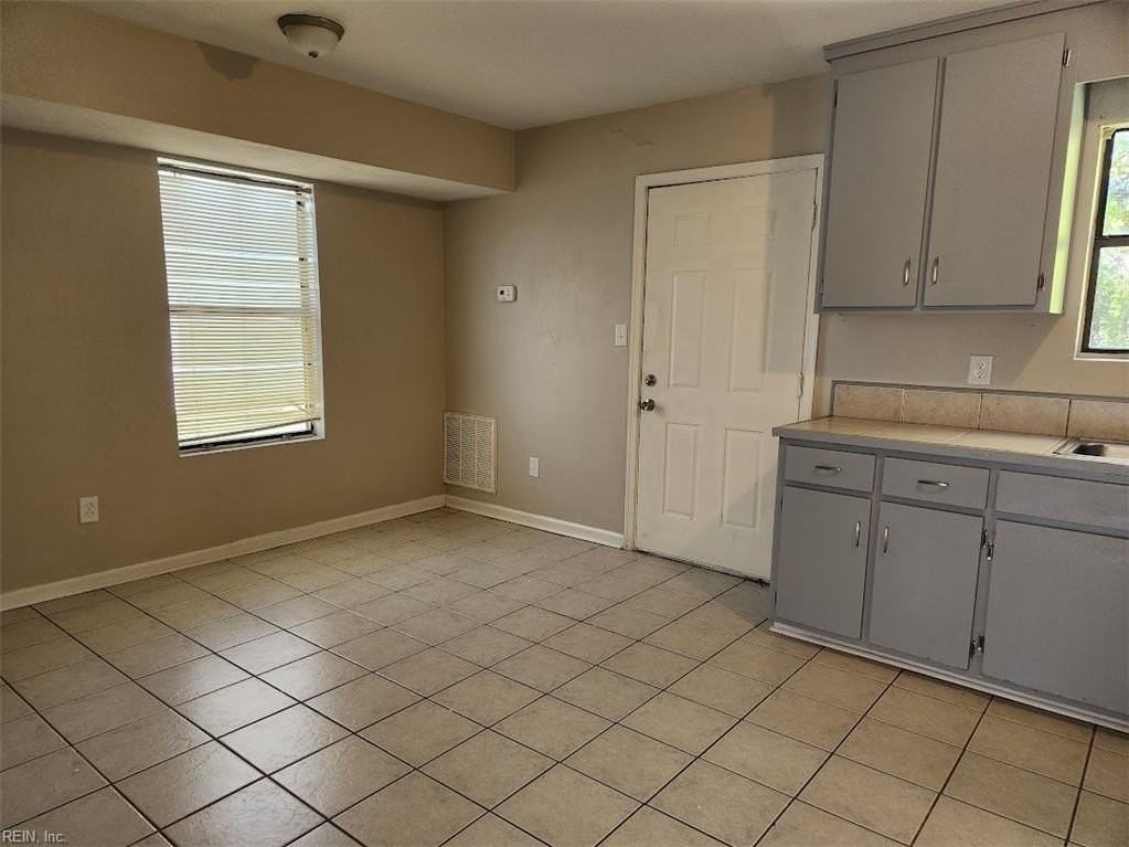 851 29th St - Photo 3 of 11