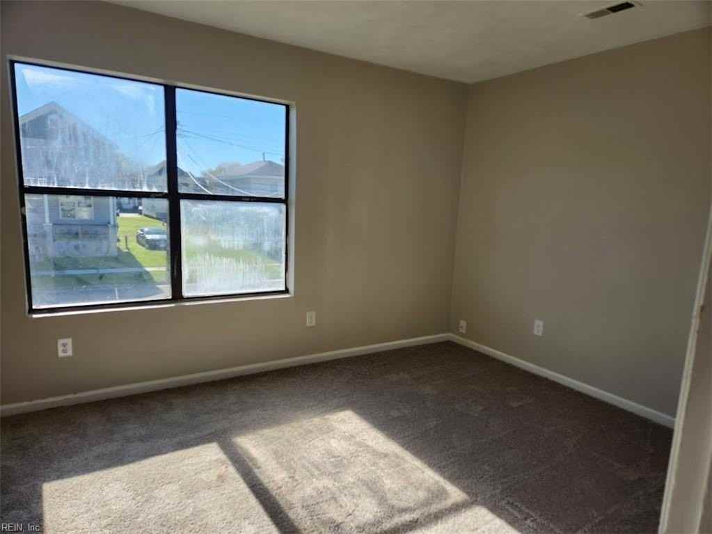 851 29th St - Photo 7 of 11