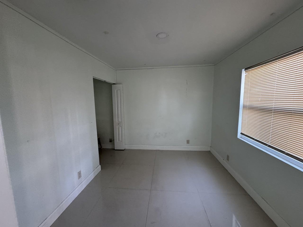 616 49th St - Photo 3 of 9