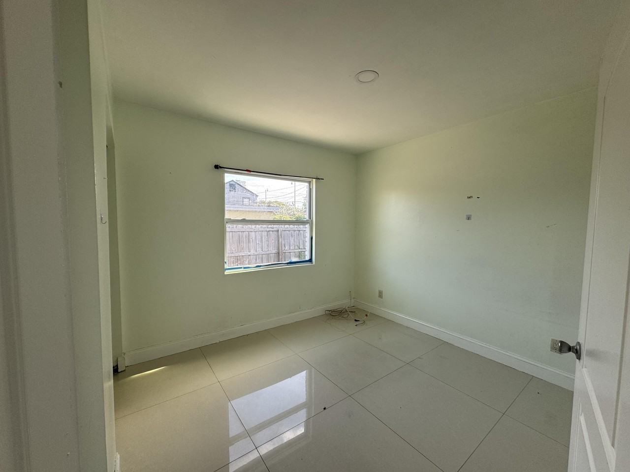 616 49th St - Photo 4 of 9