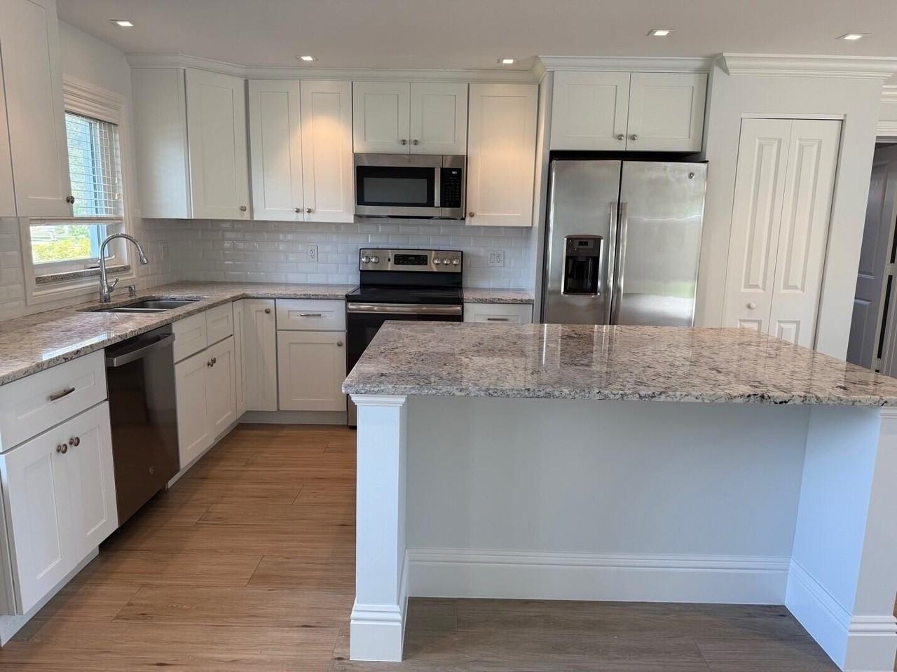 1611 Treemont Avenue - Photo 3 of 28