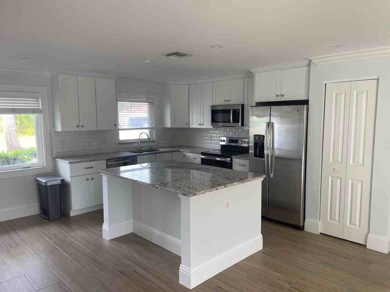 1611 Treemont Avenue - Photo 6 of 28