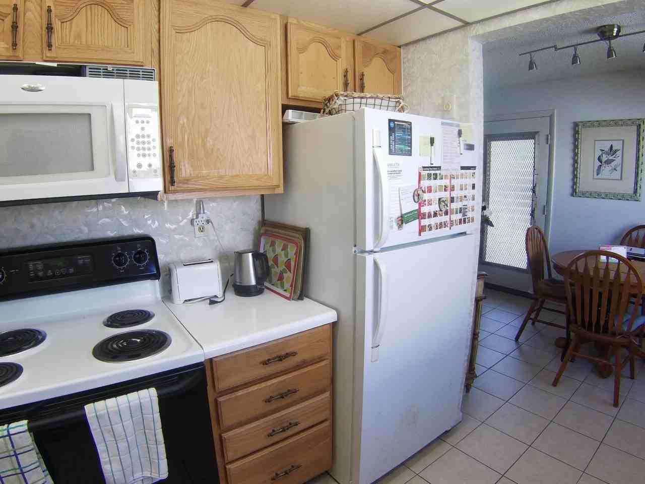 571 Capri Drive - Photo 7 of 27