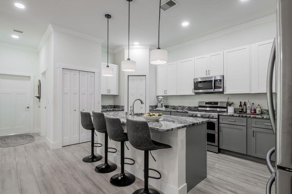 1155 Southwest Bent Pine - Photo 4 of 25