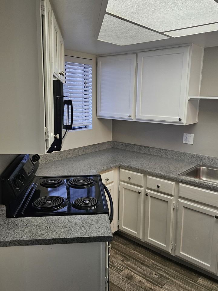 885 N Granite Reef Rd #2000A - Photo 4 of 8