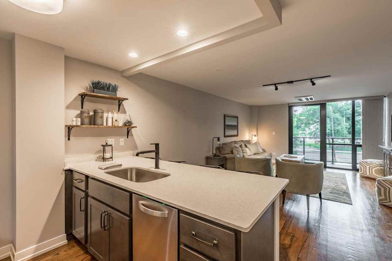 5912 N Sheridan Rd #301 - Photo 3 of 8