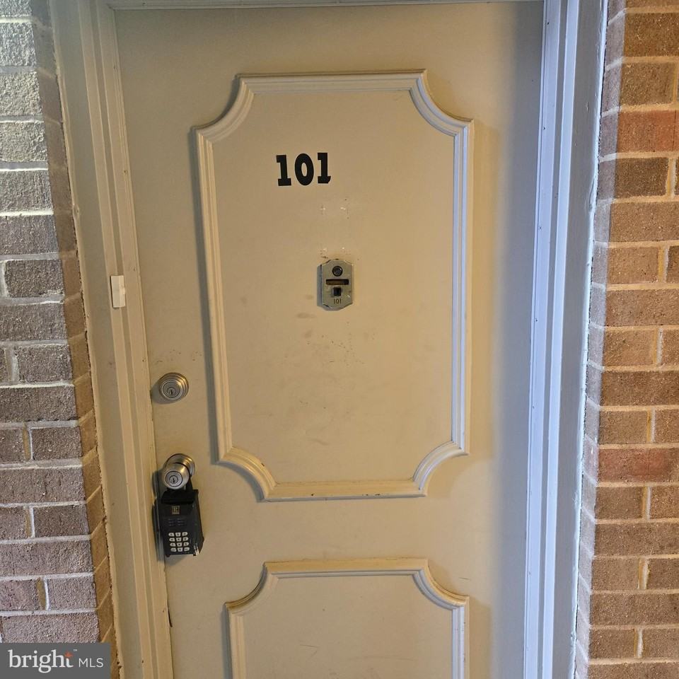 19319 Club House Road #101 - Photo 2 of 15