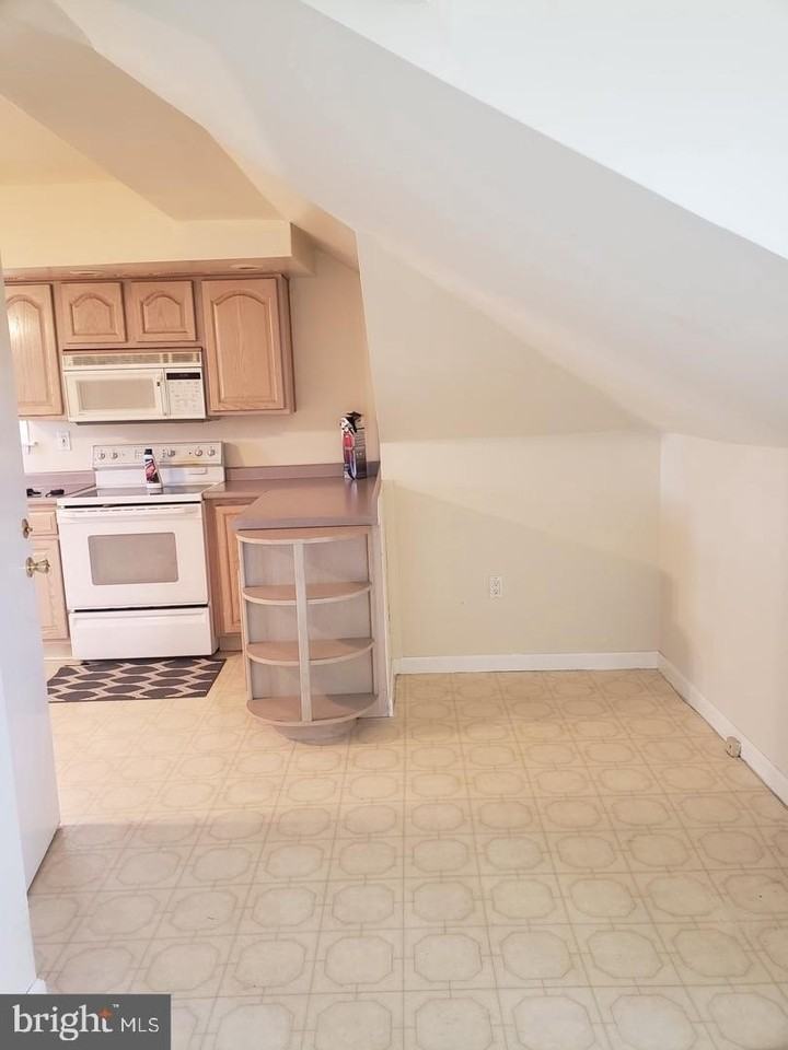 277 East Browning Road - Photo 4 of 7