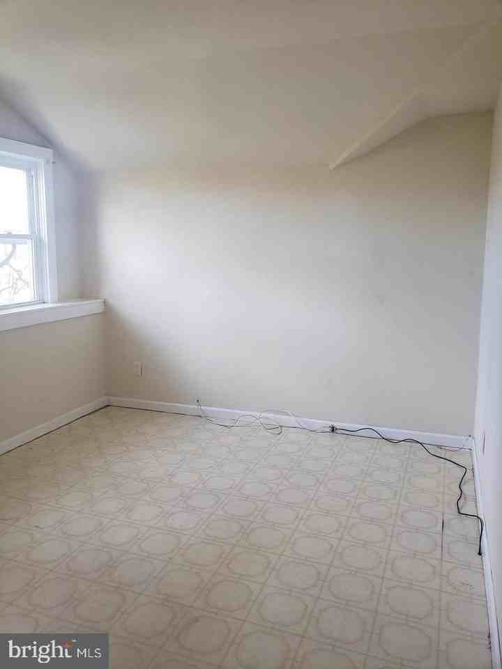 277 East Browning Road - Photo 5 of 7