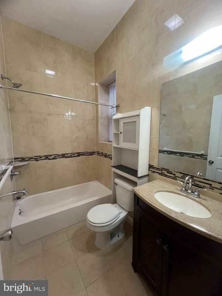 4706 Chestnut Street #4B - Photo 3 of 7