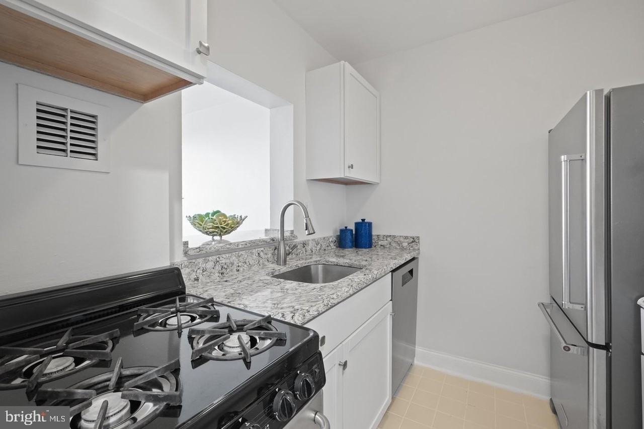 1021 Arlington Boulevard #621 - Photo 6 of 15