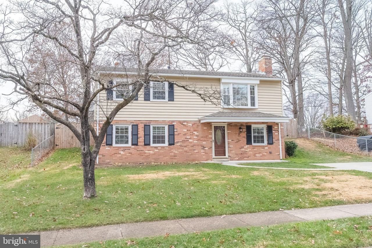 13715 Smallwood Court - Photo 2 of 38