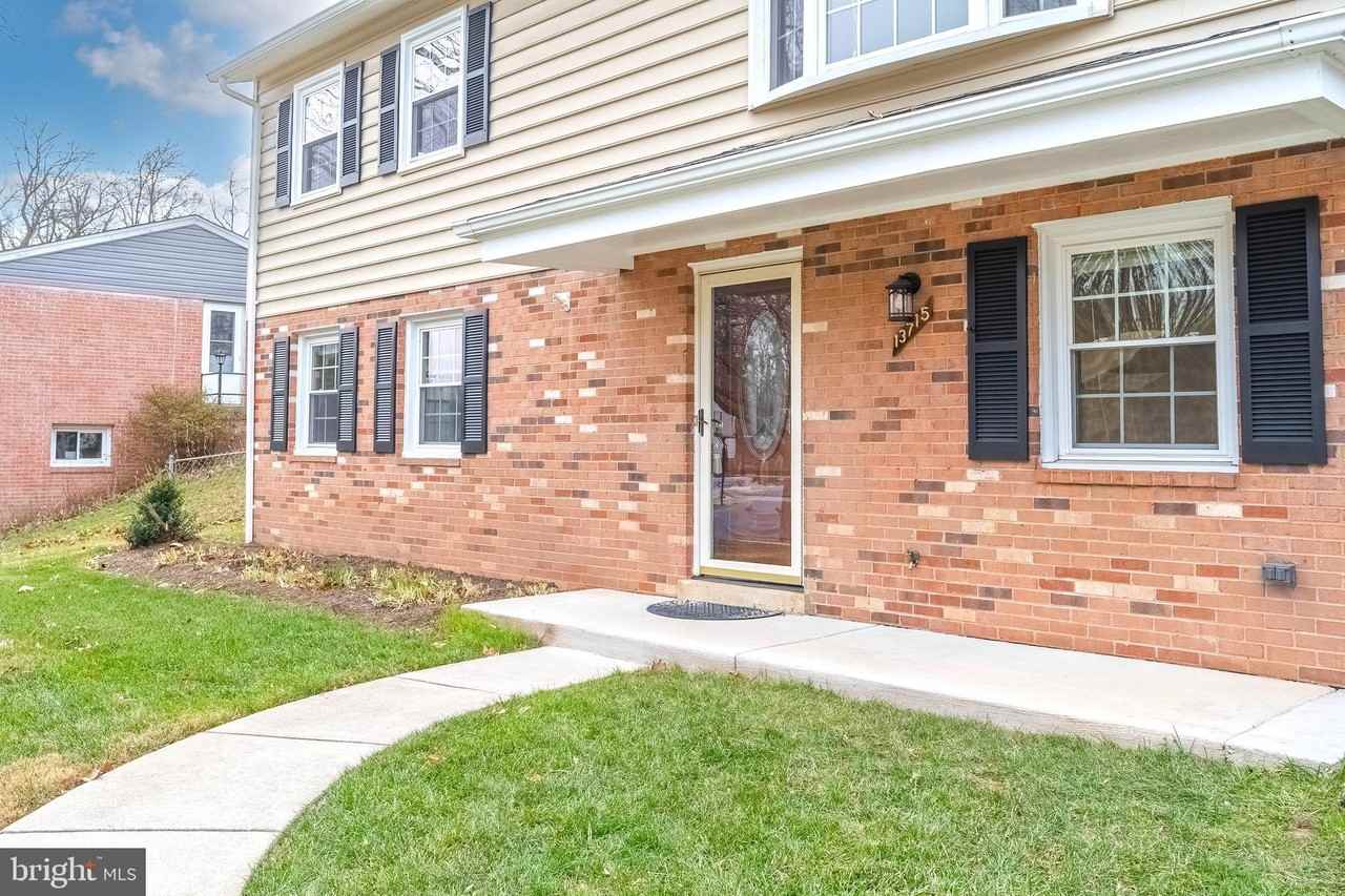 13715 Smallwood Court - Photo 4 of 38