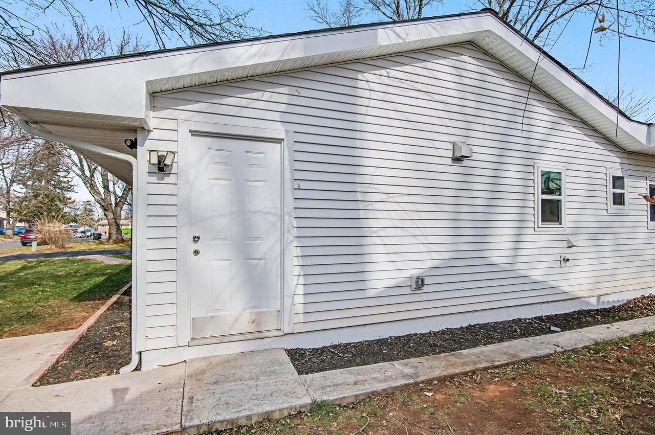 312 East Gordon Street - Photo 3 of 20