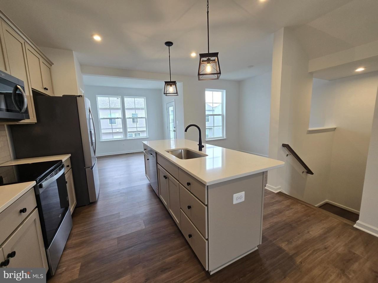 472 Husky Highway - Photo 6 of 21