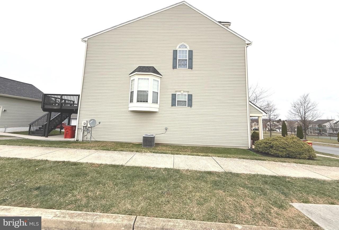 60 Deerbrook Drive - Photo 2 of 26