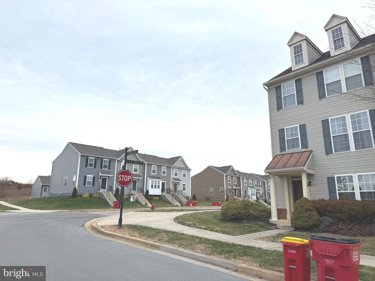 60 Deerbrook Drive - Photo 3 of 26