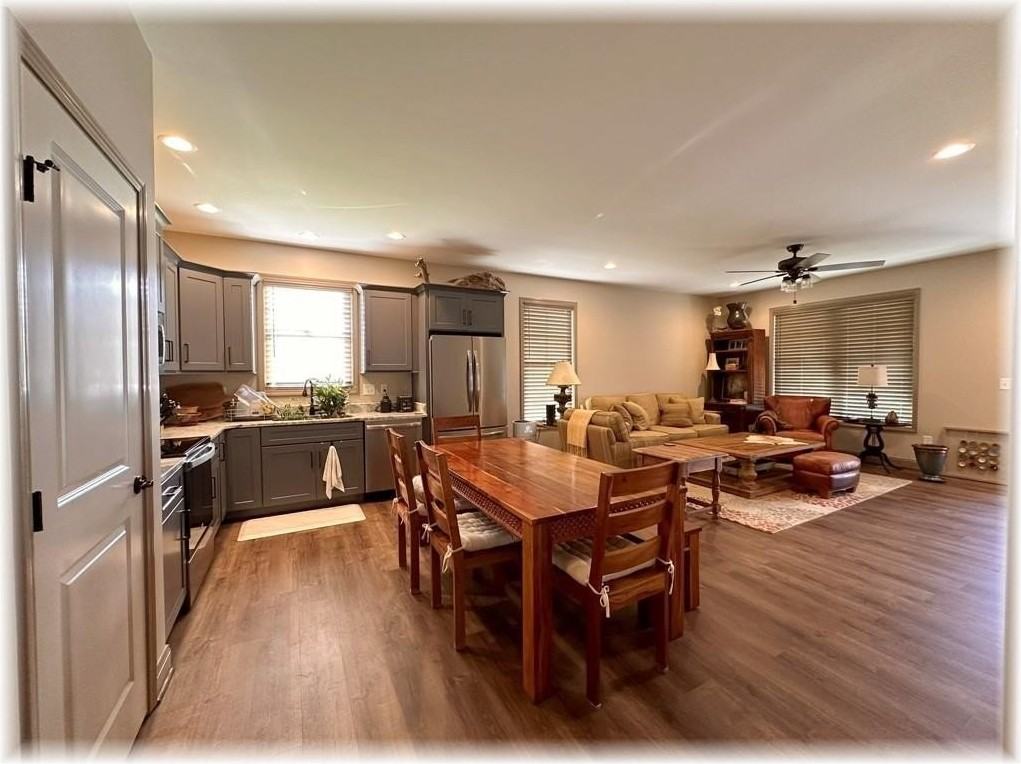 304 Cottage Hill Ct - Photo 4 of 17