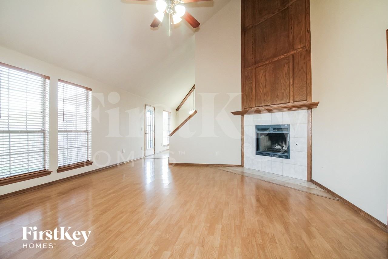 2504 Tyler Lane - Photo 2 of 19