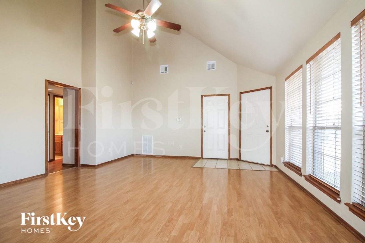 2504 Tyler Lane - Photo 3 of 19