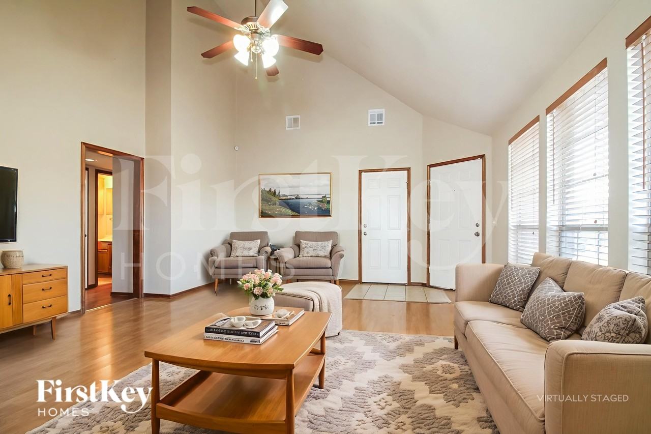 2504 Tyler Lane - Photo 4 of 19