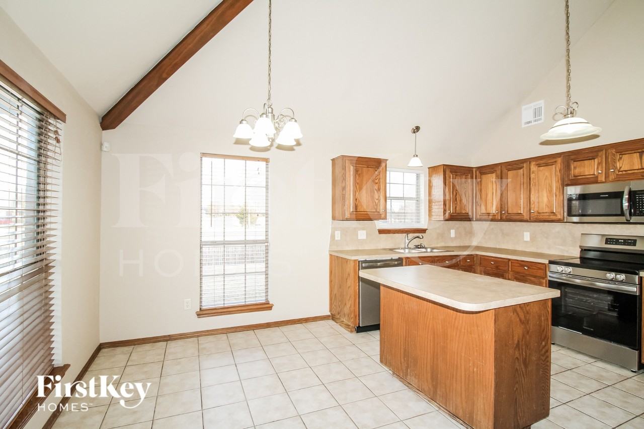 2504 Tyler Lane - Photo 5 of 19