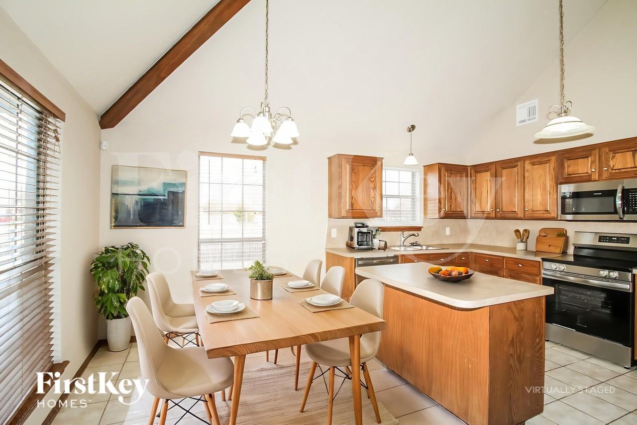 2504 Tyler Lane - Photo 6 of 19