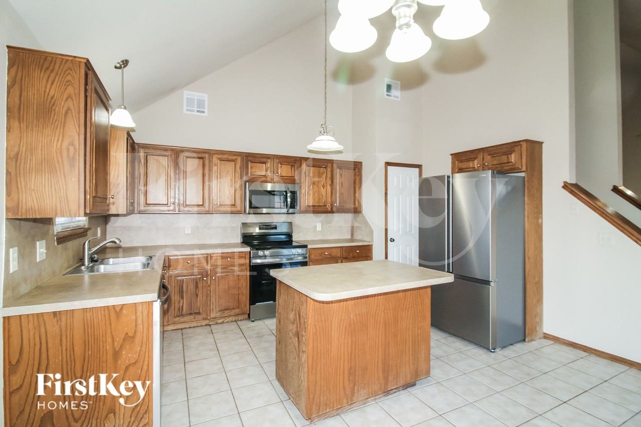 2504 Tyler Lane - Photo 7 of 19