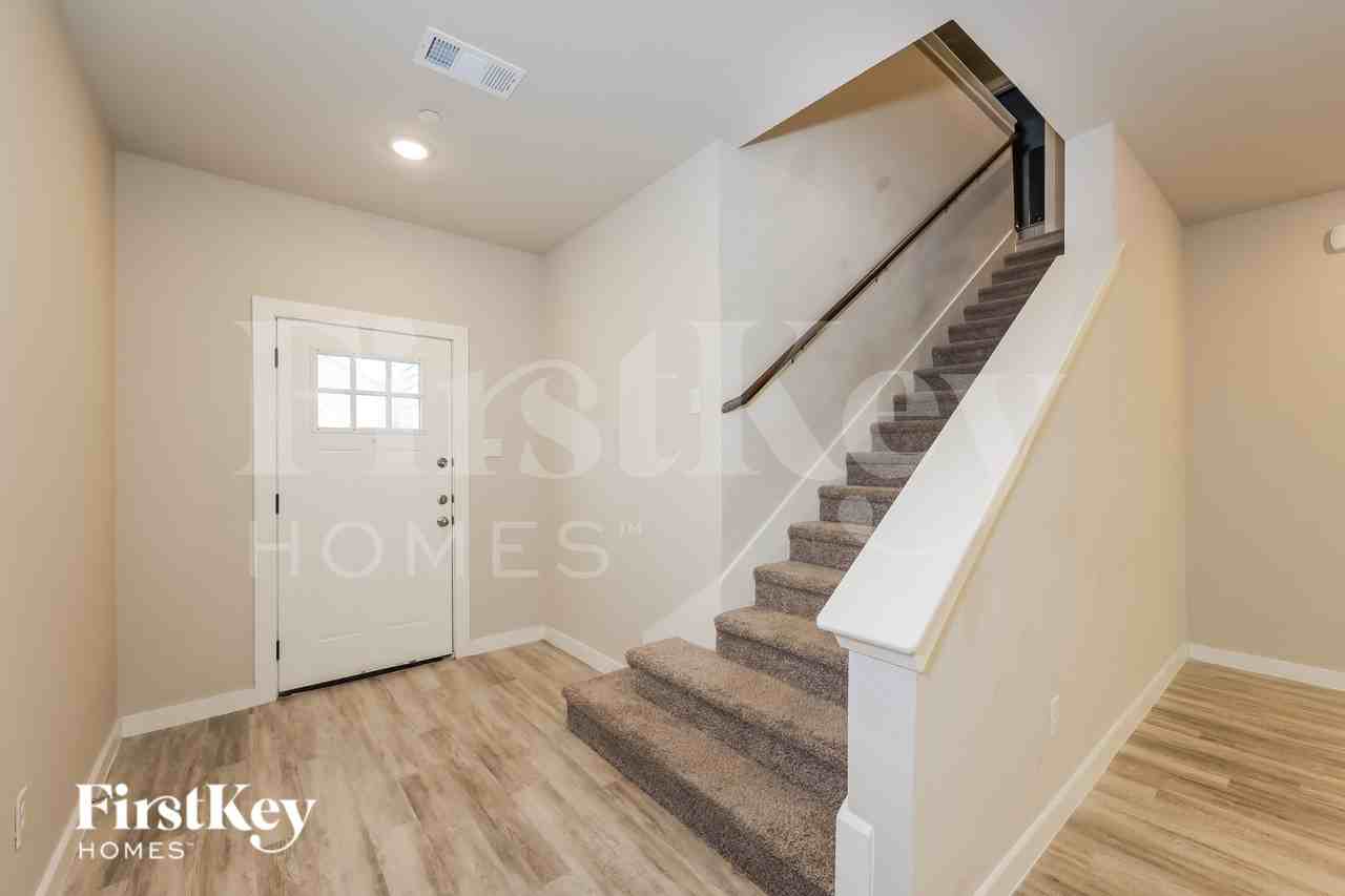 625 Sophia Way - Photo 2 of 16