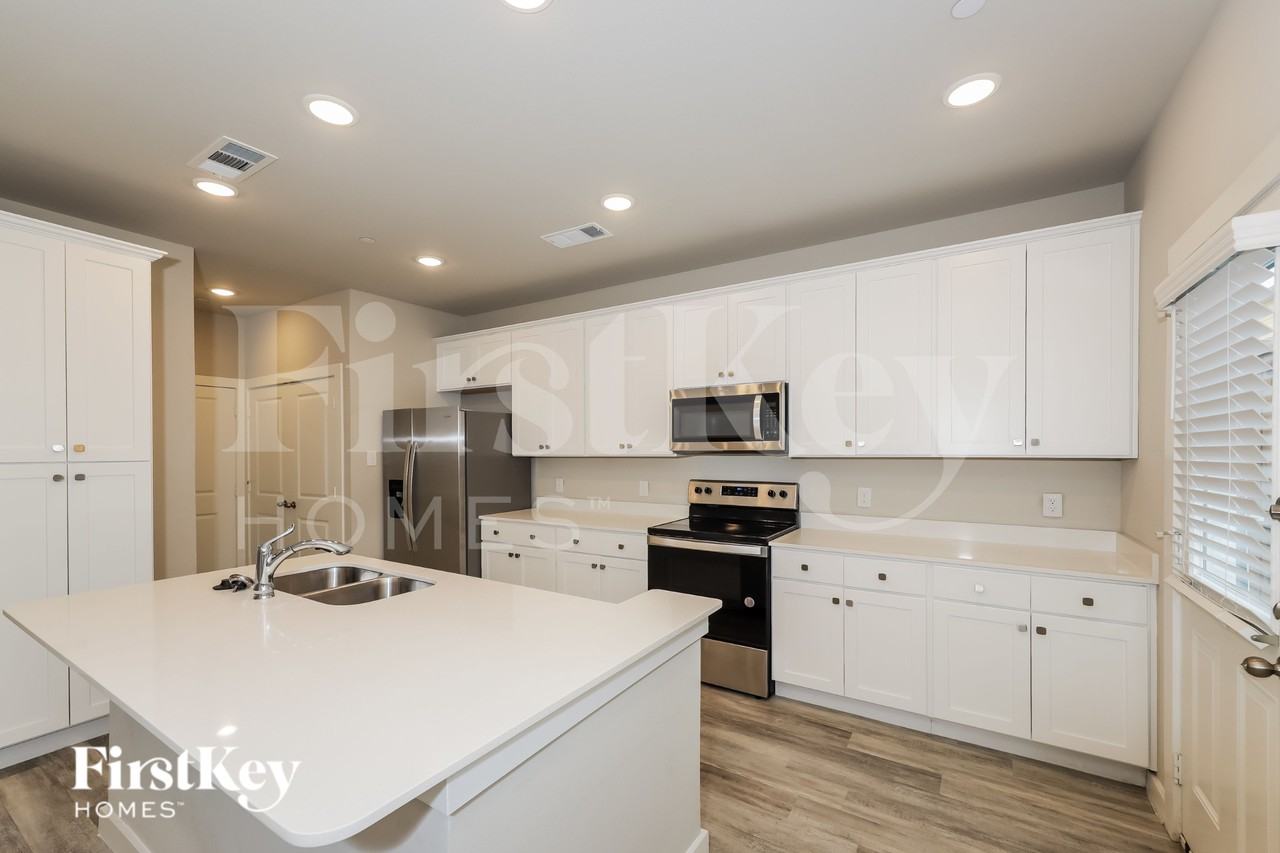 625 Sophia Way - Photo 5 of 16