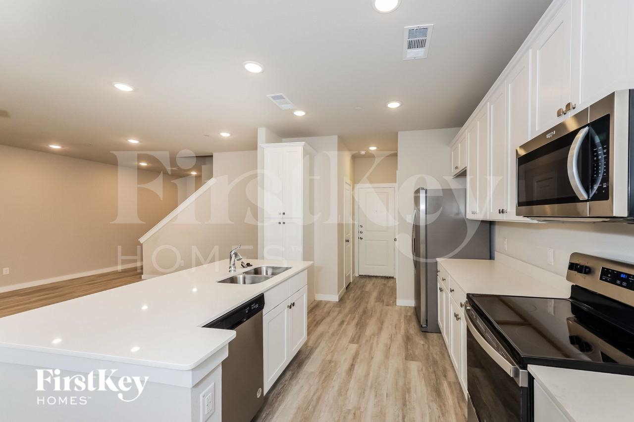 625 Sophia Way - Photo 6 of 16