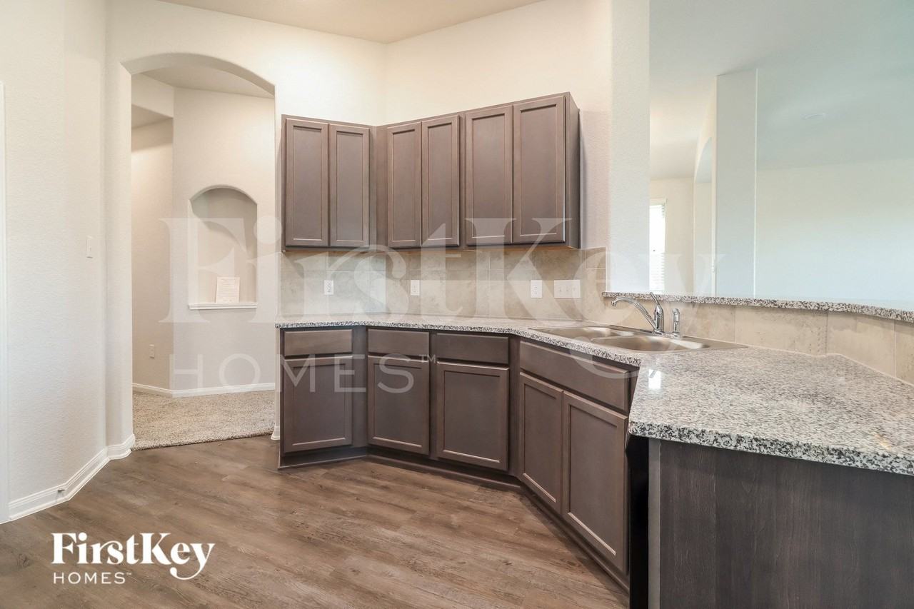 14701 Country Club Road - Photo 7 of 15