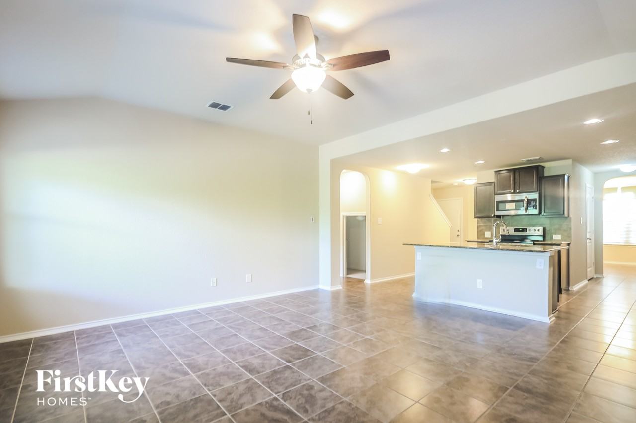 2115 Emerald Edge - Photo 4 of 15