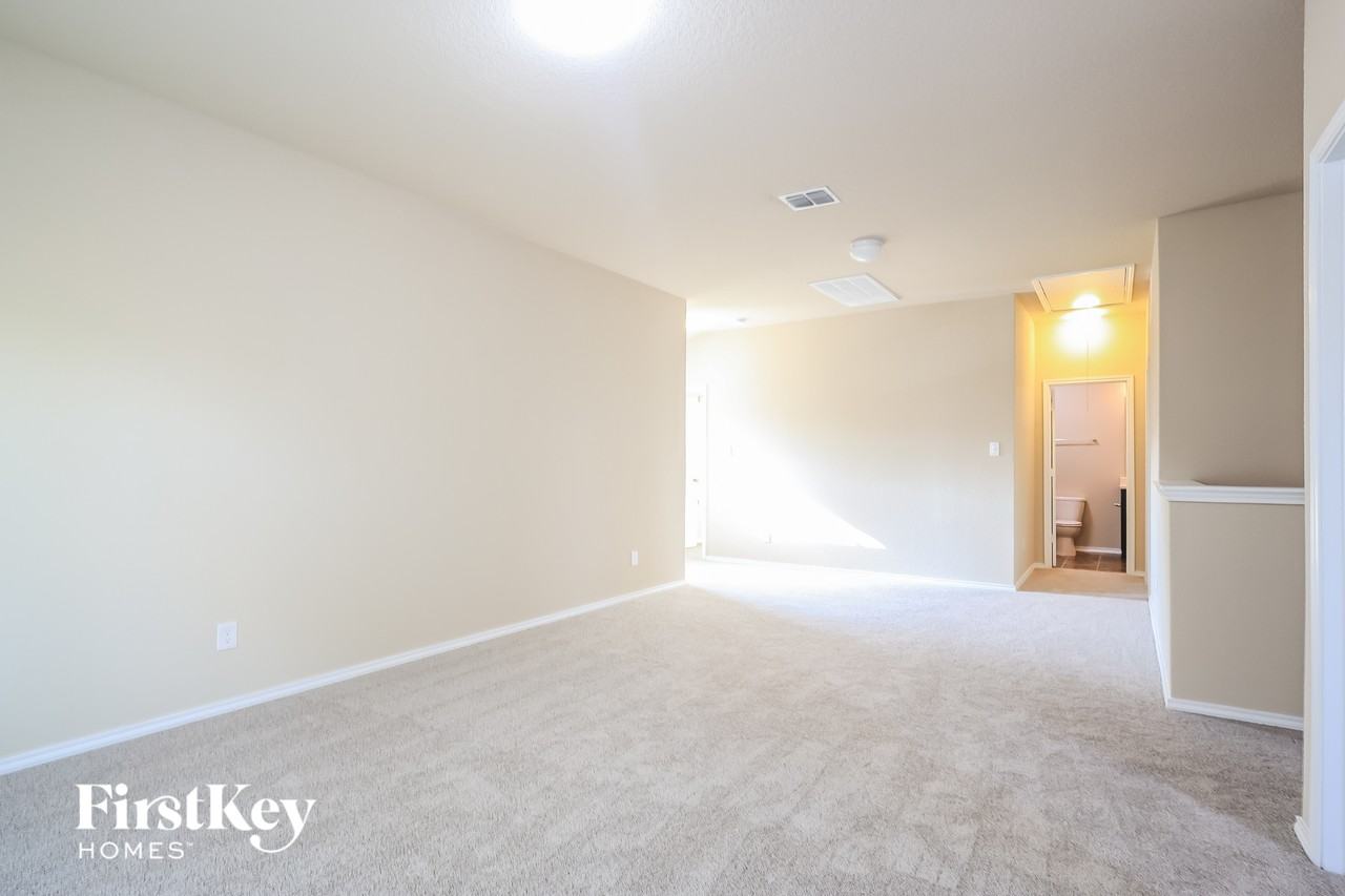 2115 Emerald Edge - Photo 7 of 15